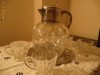 CARAFA CRISTAL DEOSEBITA CU CAPAC ARGINTAT CU 4 CANITE CARAFA CRISTAL DEOSEBITA CU CAPAC ARGINTAT CU 4 CANITE