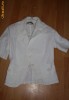 sacou superb marime 34/36, maneca scurta, material gen blug mai subtire, alb, firma CHANTALL