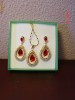 Set placat cu aur de 18k, format din colier si cercei cu cristale rubin teardrop cut si cristale swarovski clear, bijuterii mireasa