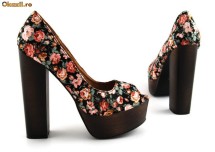 Pantofi model Louboutin