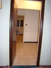 Vand Apartament 3 camere  Ploiesti zona Republicii colt cu Odobescu vis a vis de Pizzeria Lazarini