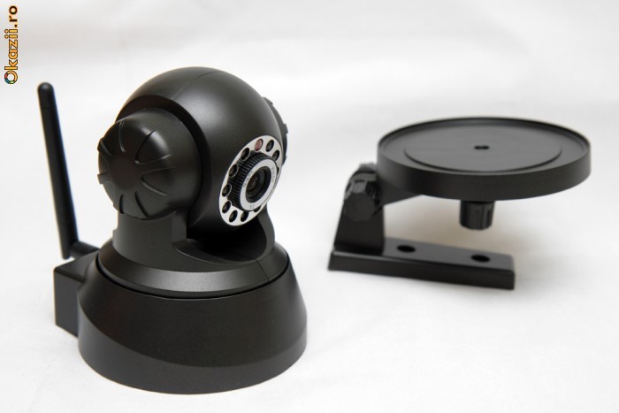 Camera supraveghere IP pan and tilt foto mare