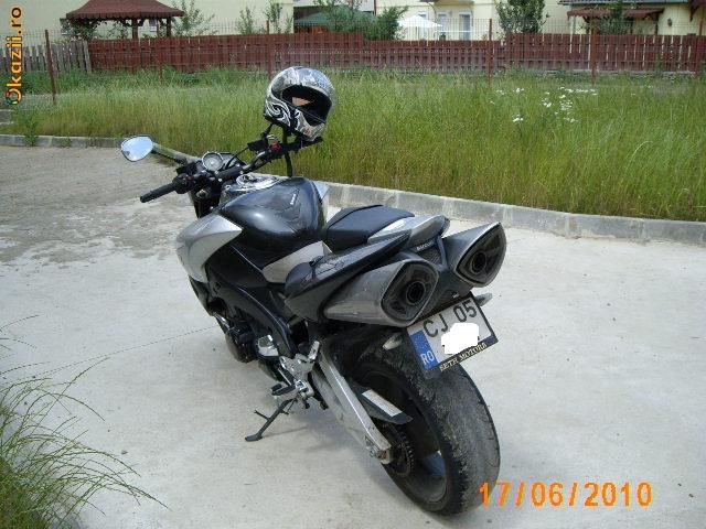 motocicleta Suzuky GSX 1300 BK foto mare