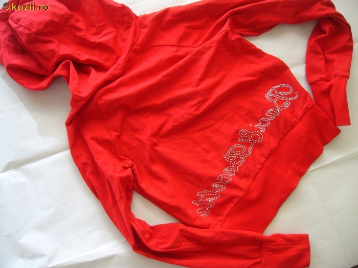 hanorac rosu,made in italy,pe spate are pietre,mar.s foto mare