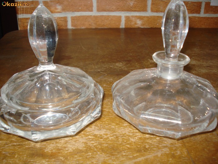 PUDRIERA SI STICLA DE PARFUM foto mare