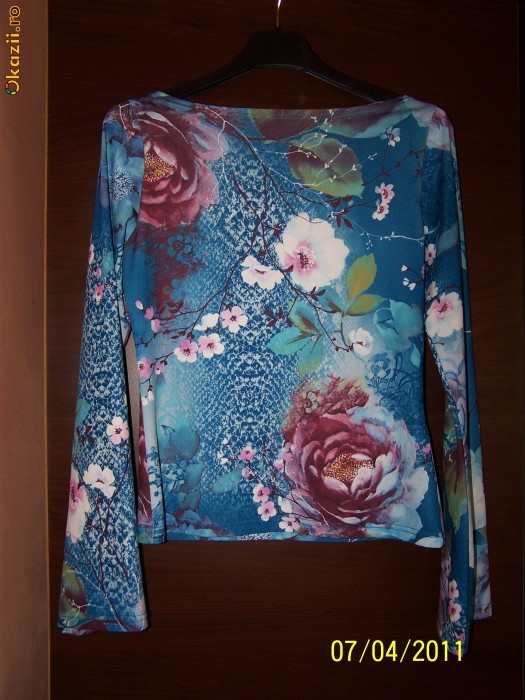 Bluza cu flori foto mare