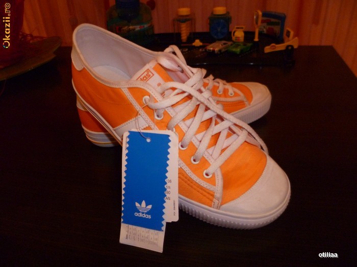 Adidasi dama ADIDAS foto mare