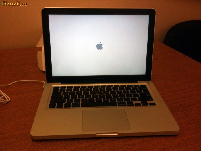 Laptop Apple MacBook Pro 13 2.4Ghz Intel Core 2 duo, 4GB 1067Mhz DDR3 , video: NVIDIA GeForce 320M/256MB Hard Disk 500GB/7200 rpm 3500 Ron foto mare
