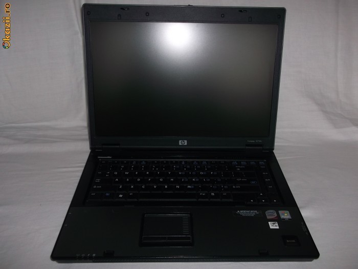 Laptop HP Compaq foto mare
