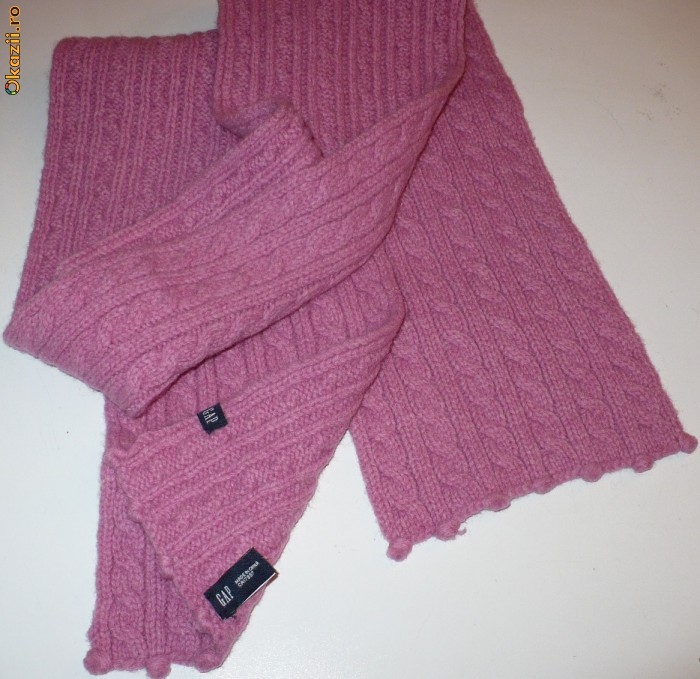 Fular dama GAP, original, roz, lana, frumos lucrat, IMPECABIL -  Colectie Winter 2011 foto mare