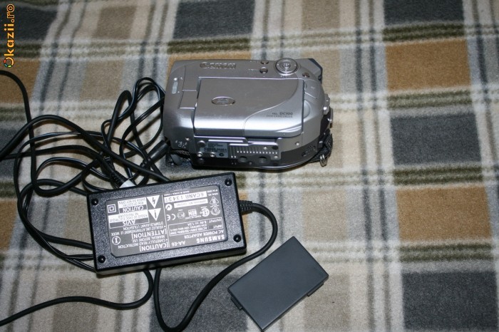 camera video canon mini dvd DC100, vanzator cu 1000 calificative pozitive! foto mare