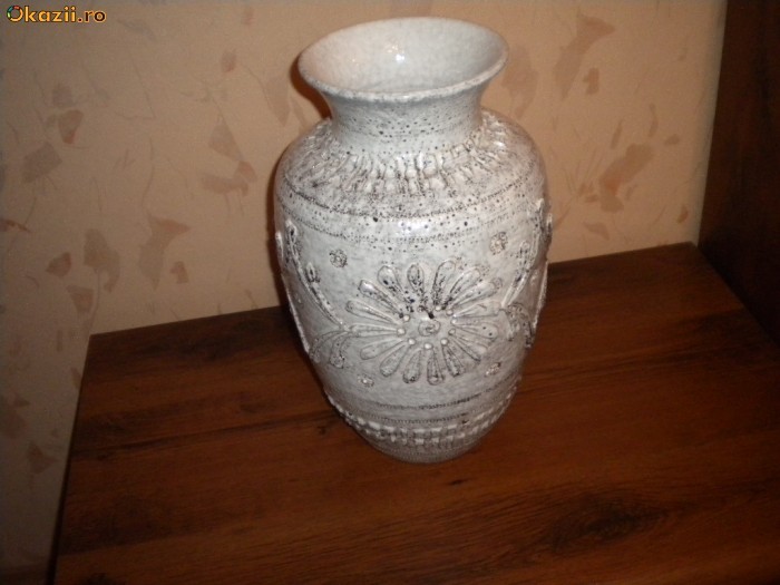 Vaza gri din ceramica foto mare