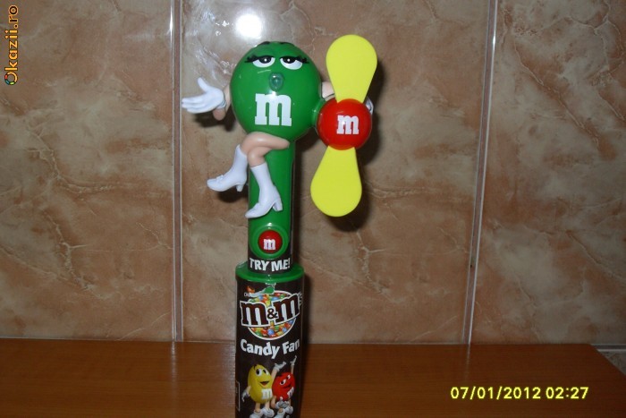 figurina m&m`s foto mare