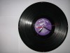 Ceas de perete, realizat handmade din disc vinil, model PURPLE VICTOR