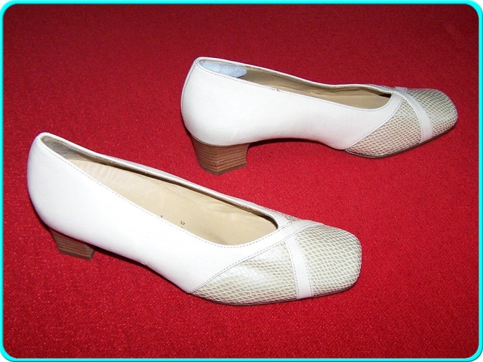 - NOI, FOARTE COMOZI - Pantofi dama, piele moale, marca HASSIA _ femei | nr. 37,5 | interior 25 cm | toc 4 cm _ - rezervat foto mare - NOI, FOARTE COMOZI - Pantofi dama, piele moale, marca HASSIA _ femei | nr. 37,5 | interior 25 cm | toc 4 cm _ - rezervat foto mare