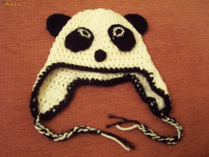 Caciula cu urechi "Ursuletul Panda" foto mare Caciula cu urechi "Ursuletul Panda" foto mare