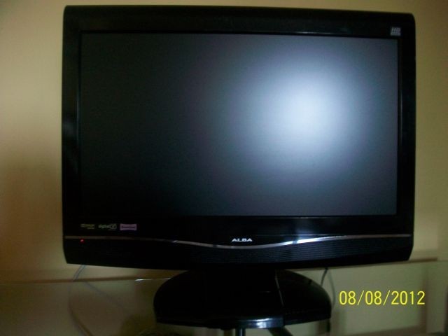 LCD TV ALBA cu DVD incorporat si suport pentru IPOD foto mare LCD TV ALBA cu DVD incorporat si suport pentru IPOD foto mare