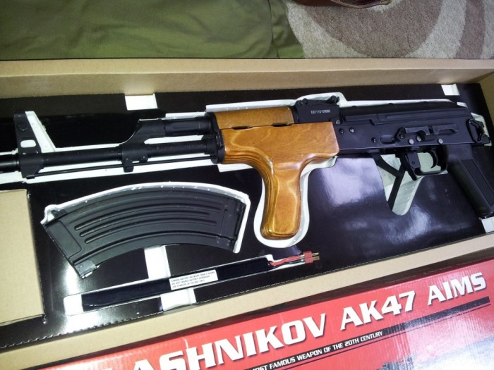 Pusca airsoft AK 47 AIMS Kalashnikov tip Cugir romanesc + kit airsoft foto mare Pusca airsoft AK 47 AIMS Kalashnikov tip Cugir romanesc + kit airsoft foto mare